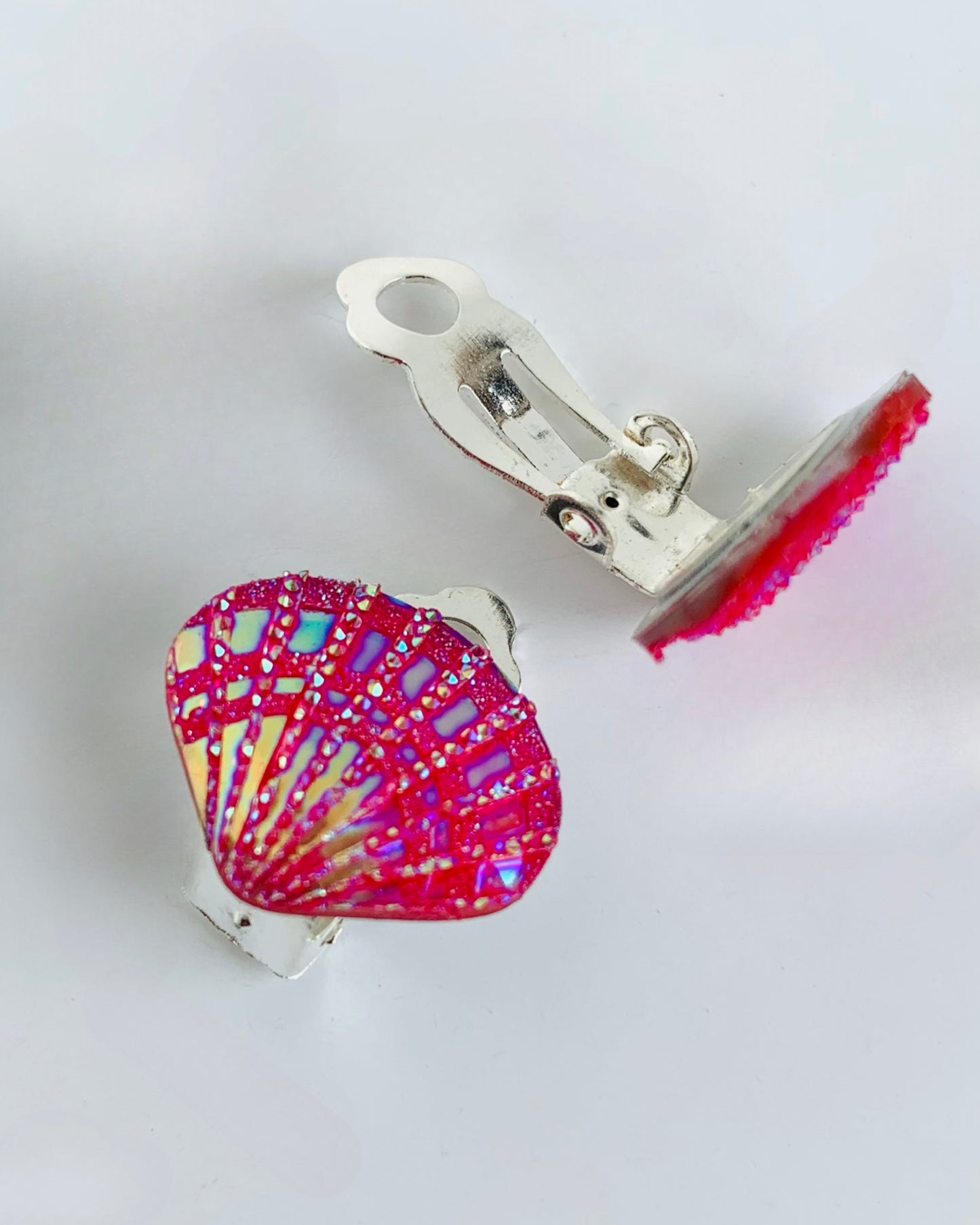 Mermaid Shell Clip Earrings - Magenta